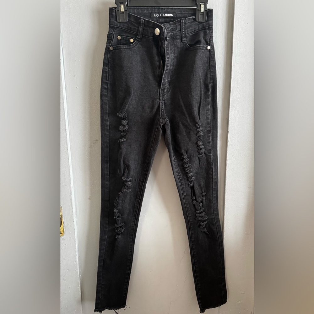 NWOT Fashion Nova Black Distressed Skinny Jeans